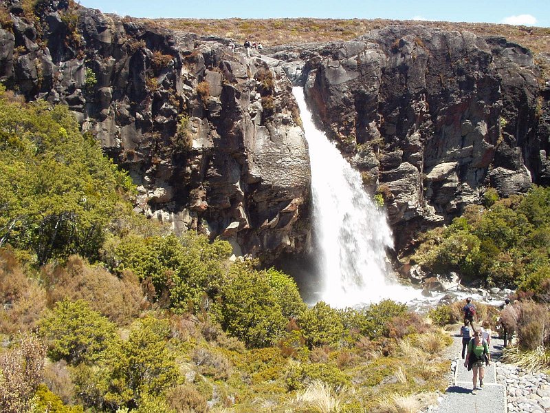 10 (85) Taranaki Falls.jpg